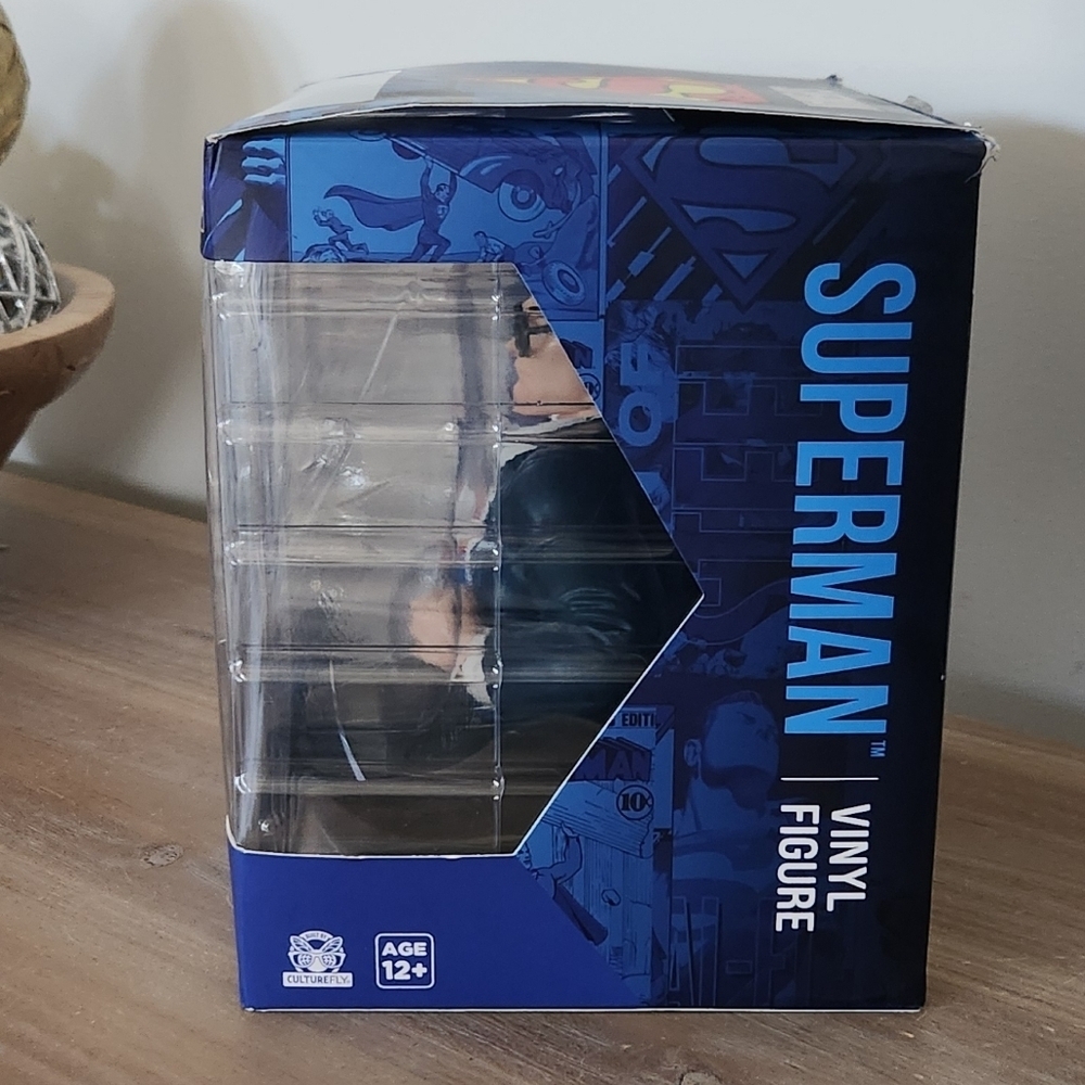 🦸‍♂️Superman Vinyl Figure – Clark Kent Transformation – CultureFly – Open Box - Picture 4 of 16